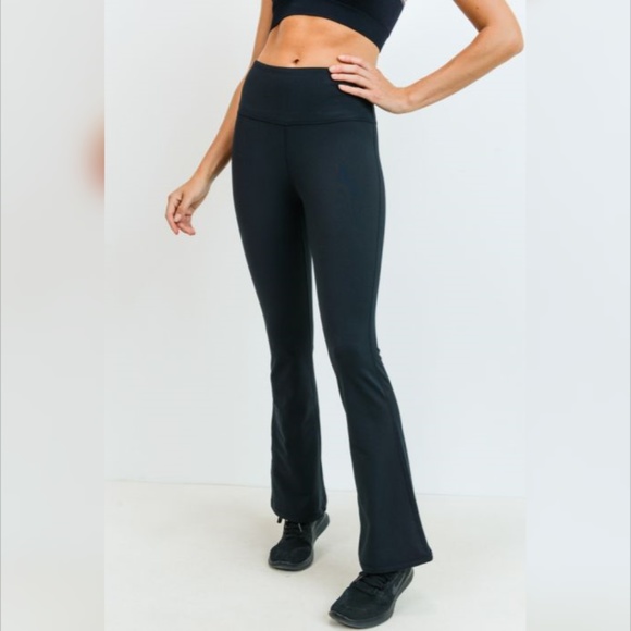 Essential Solid Flare Highwaist Leggings - Picture 2 of 8